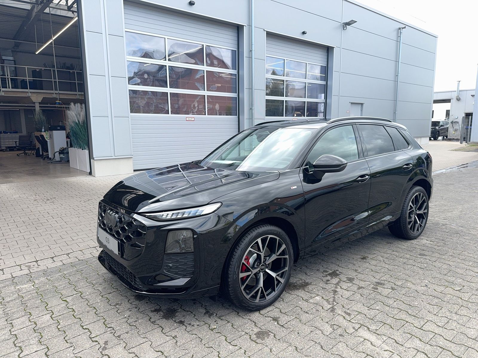 Audi Q3 SUV TDI quattro 142 kW S tronic TechPro AHK imagem 2