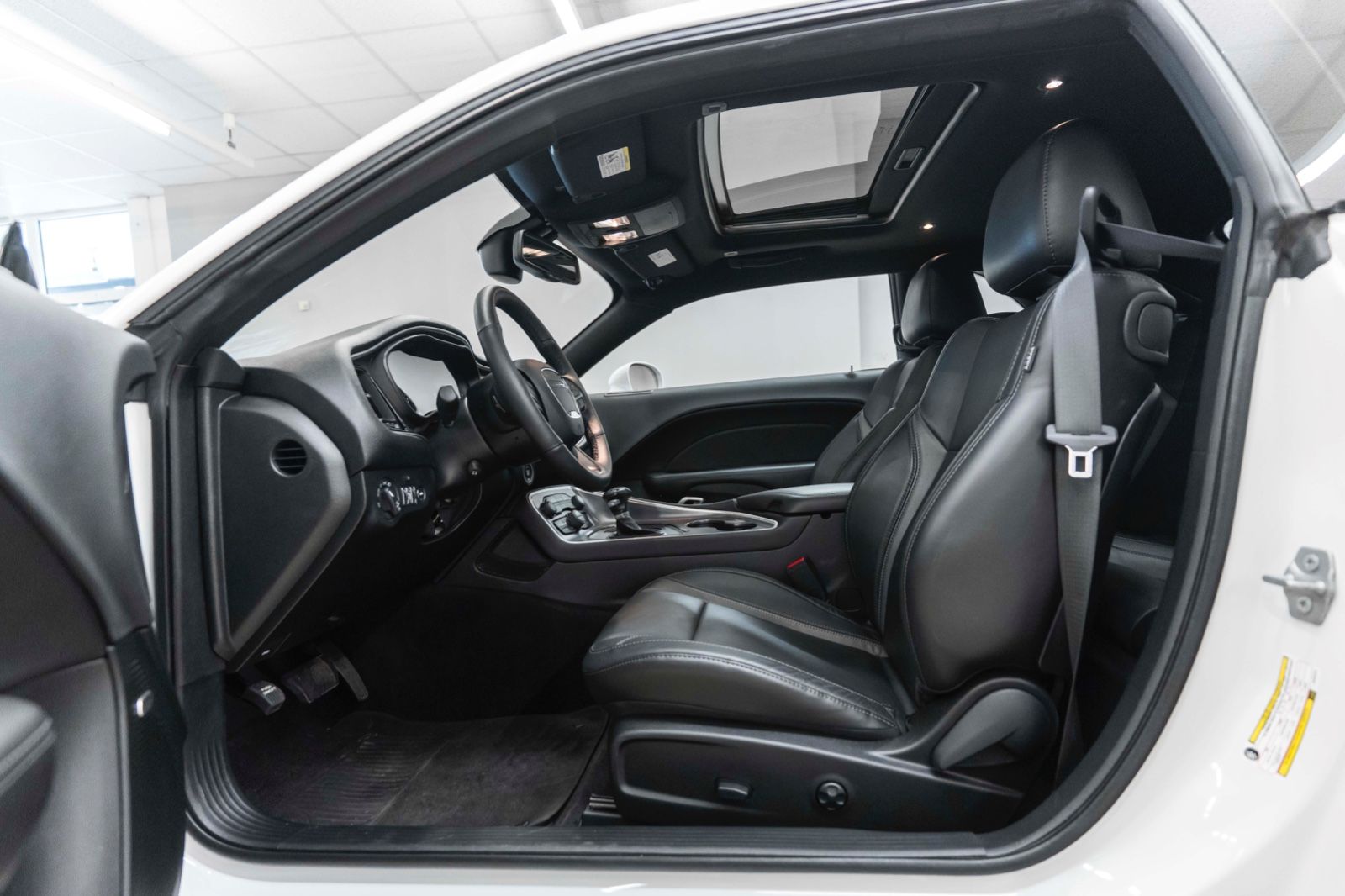 Fahrzeugabbildung Dodge Challenger 3,6L SXT ALPINE KAM CARPLAY M+S