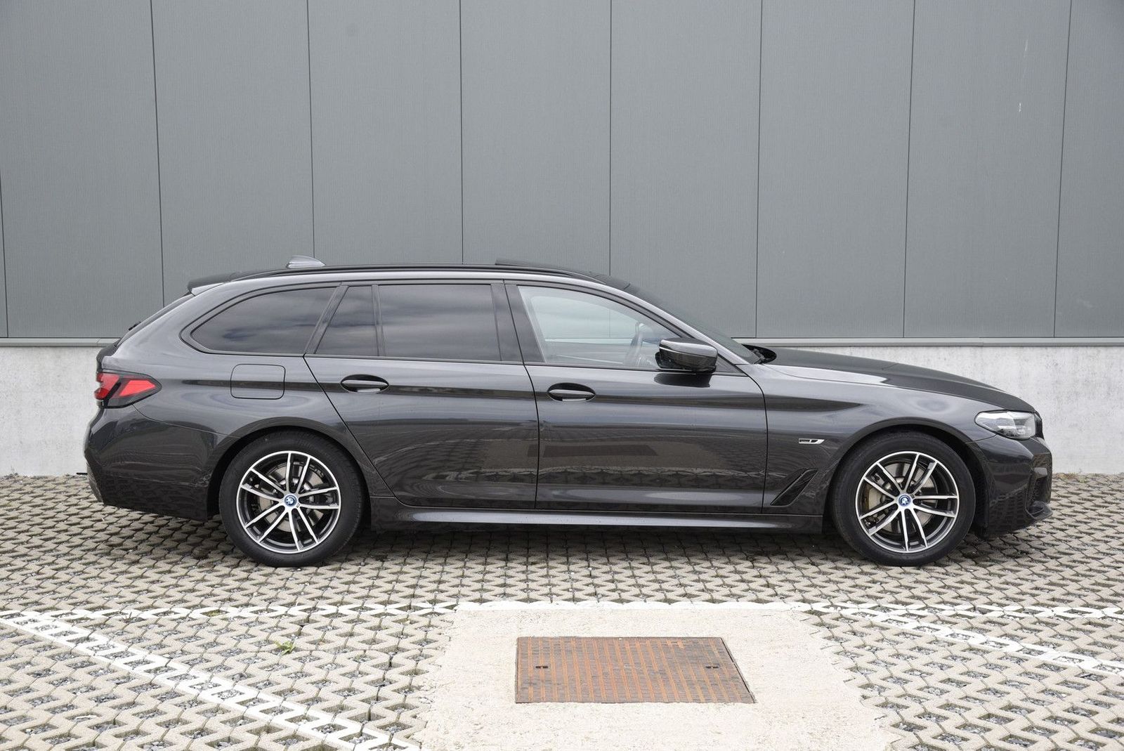 BMW 530 G31 - e Touring M Sport Pano | H/K | Towbar imagem 2