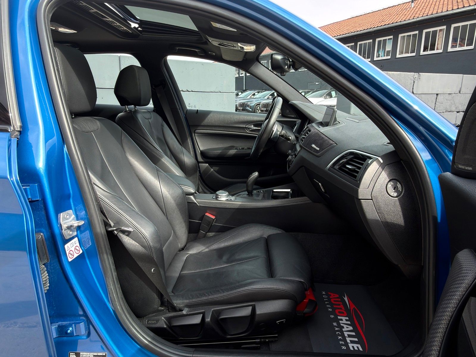 Fahrzeugabbildung BMW M140i xDr. Special Edition Schiebed. H&K LHZ CAM