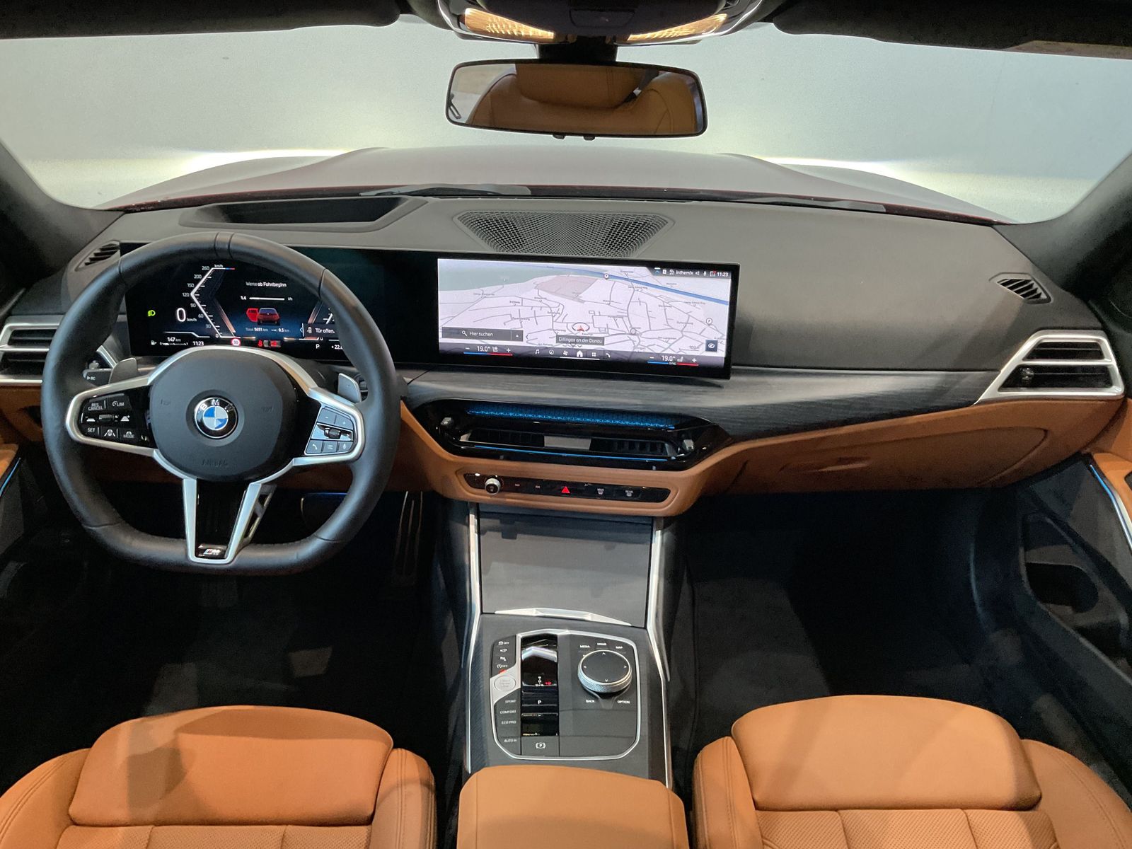 Fahrzeugabbildung BMW 330i xDrive M Sportpaket | Panorama-Glasdach | H