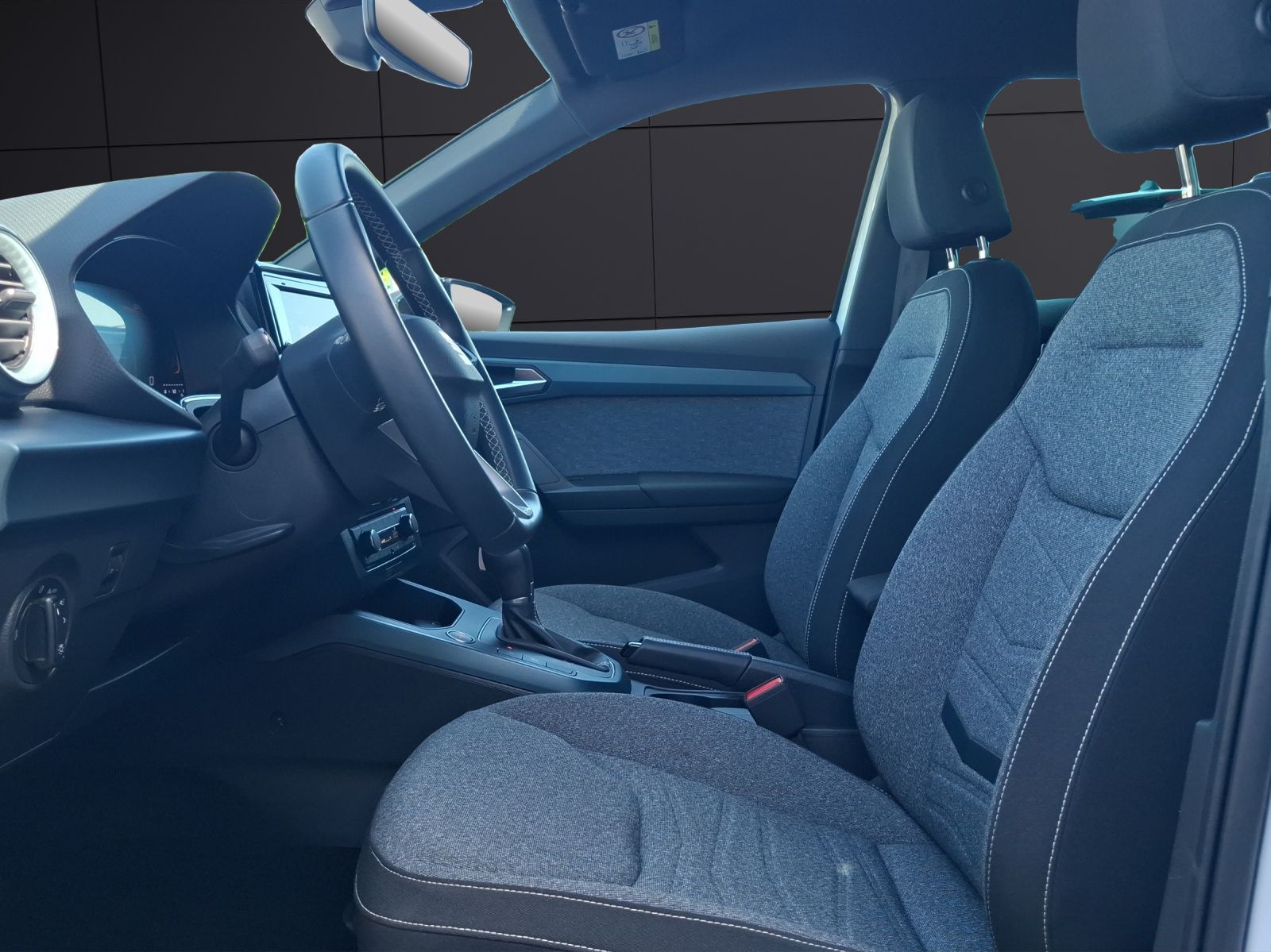 Fahrzeugabbildung SEAT Arona TSI Xperience DSG LED CarPlay VC ACC RFK S