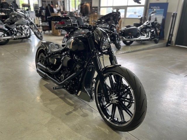 Fahrzeugabbildung Harley-Davidson FXBR Breakout Umbau Jekill Airride 260er Custom