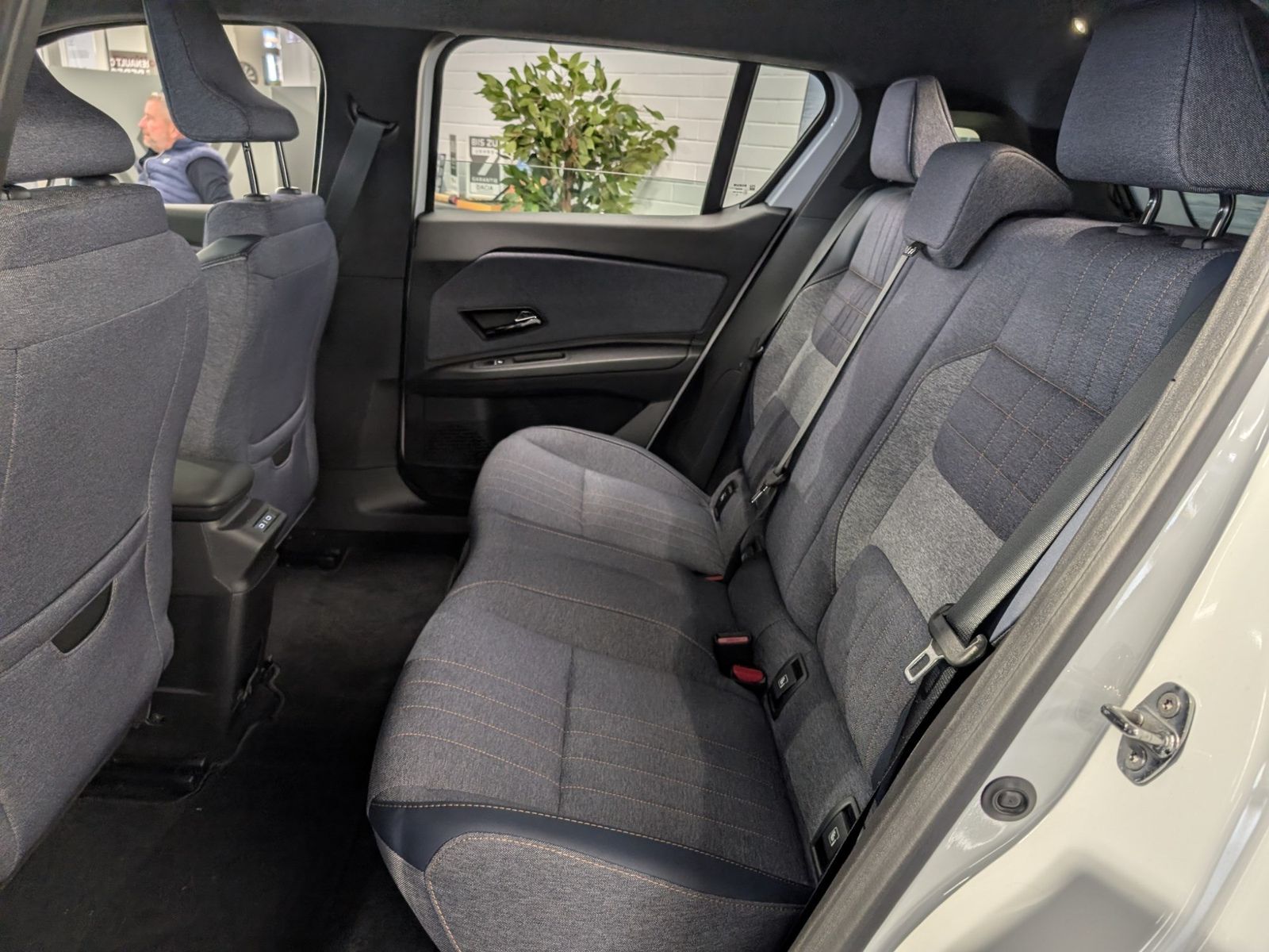 RENAULT R 4 E-Tech Elektrisch Techno 150 Comfort Range – Bild 4
