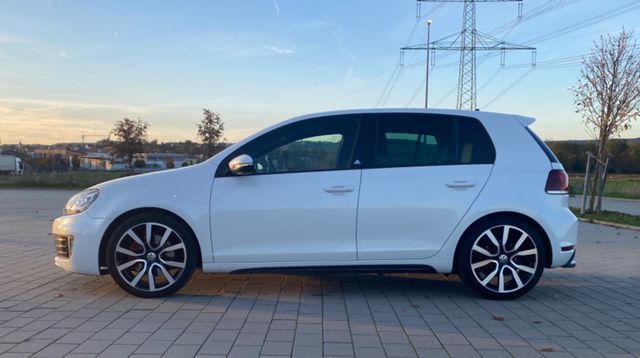 Volkswagen Golf VI GTI "adidas" 2.0 TSI DSG