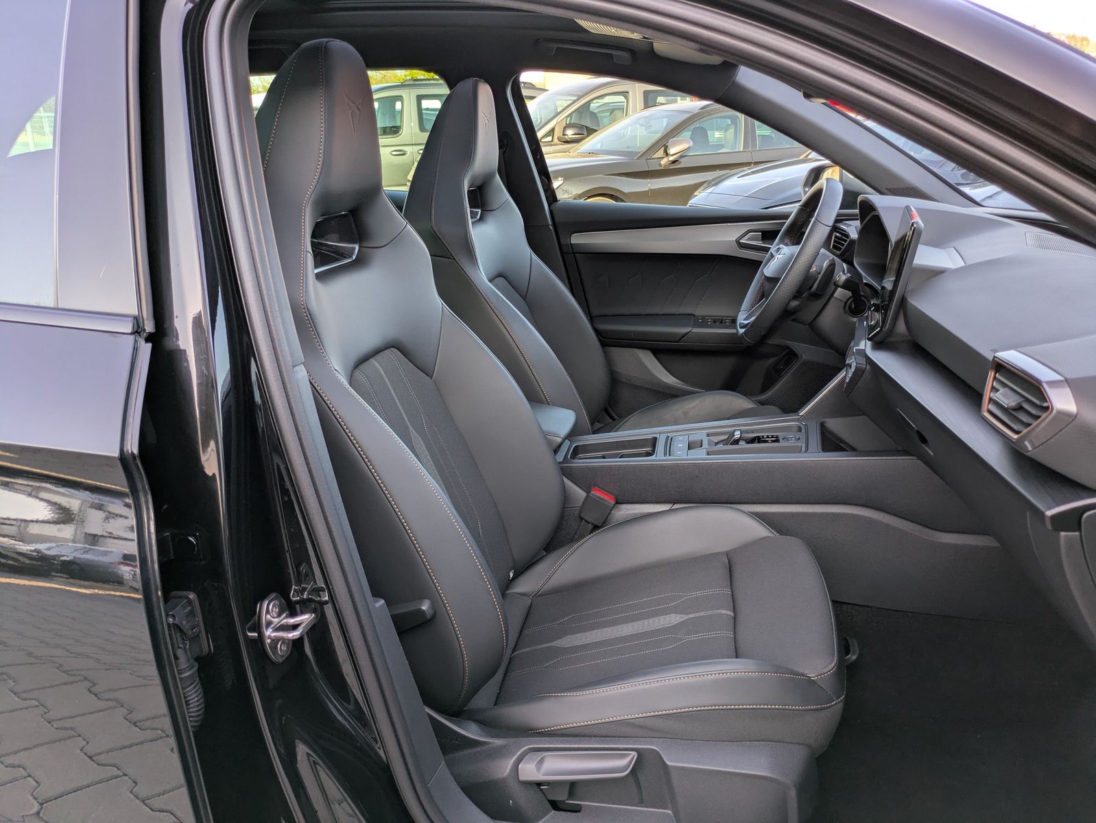 Fahrzeugabbildung CUPRA Leon VZ 2.0TSI 4Drive ACC*PANO*MATRIX*DCC*LM19"