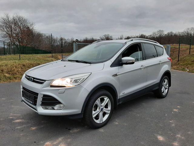 Ford Kuga 2,0 TDCi 4x4 Titanium,Bi-Xenon,Navi,Leder