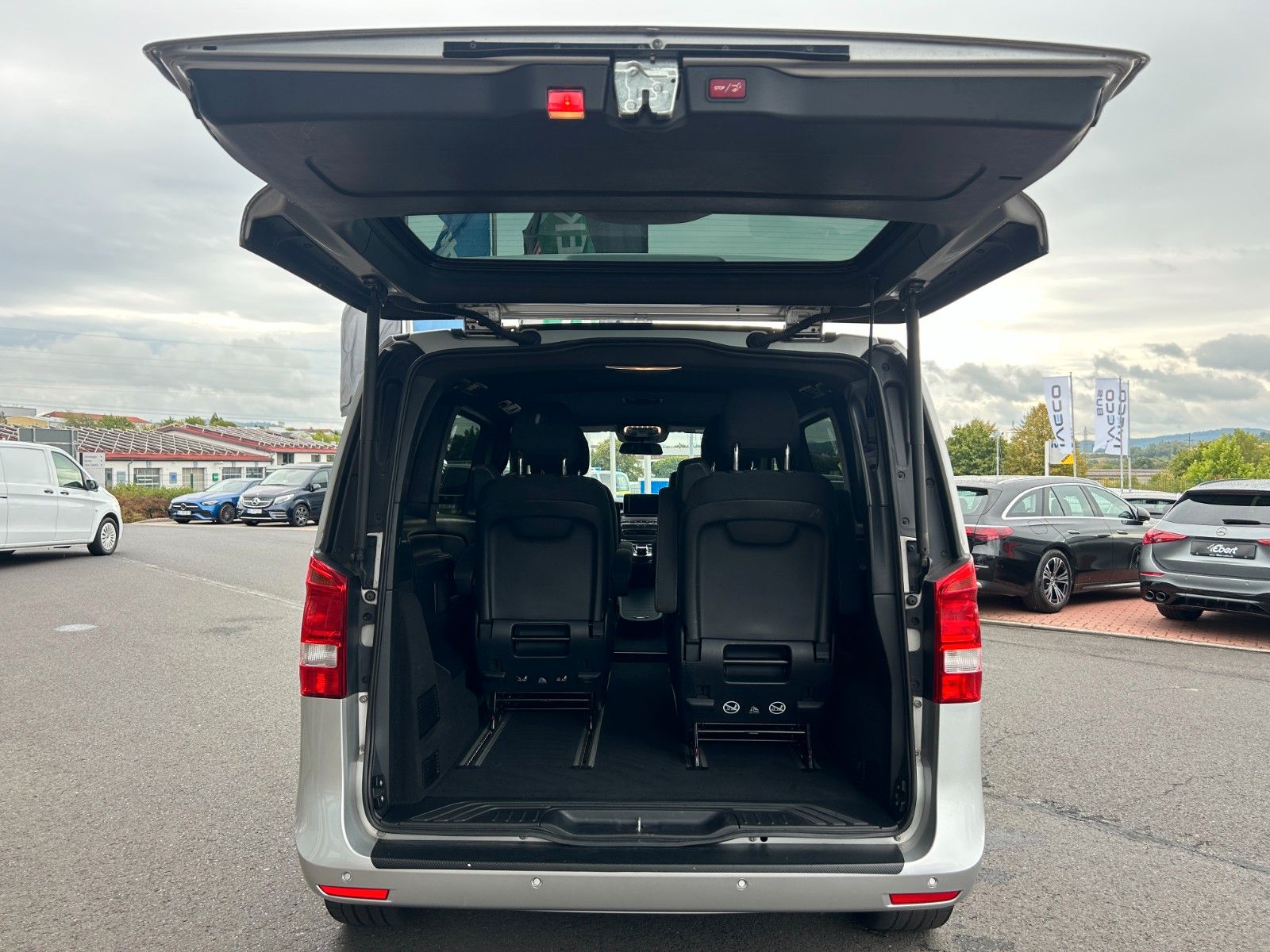 Fahrzeugabbildung Mercedes-Benz V 250 d EDITION AMG elektr Türen DISTRONIC