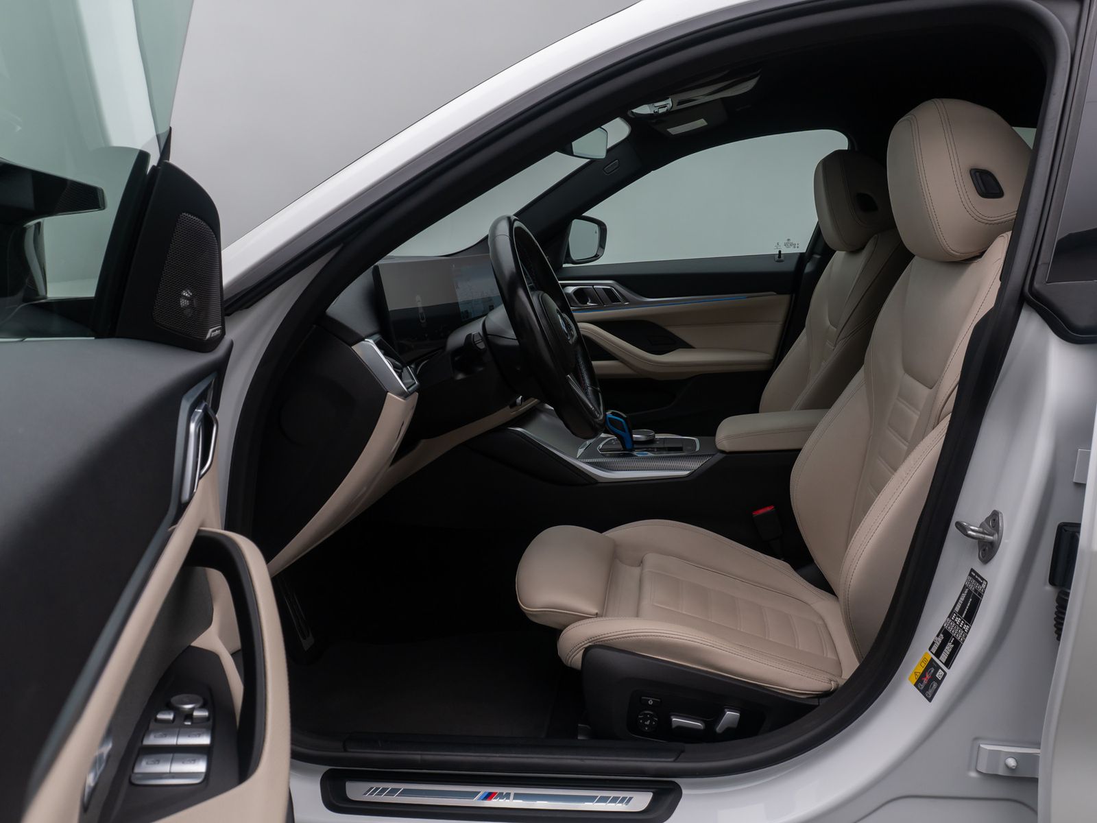 Fahrzeugabbildung BMW i4 M50 Kamera DAB AHK DriveAss Memory H/K 20Zoll