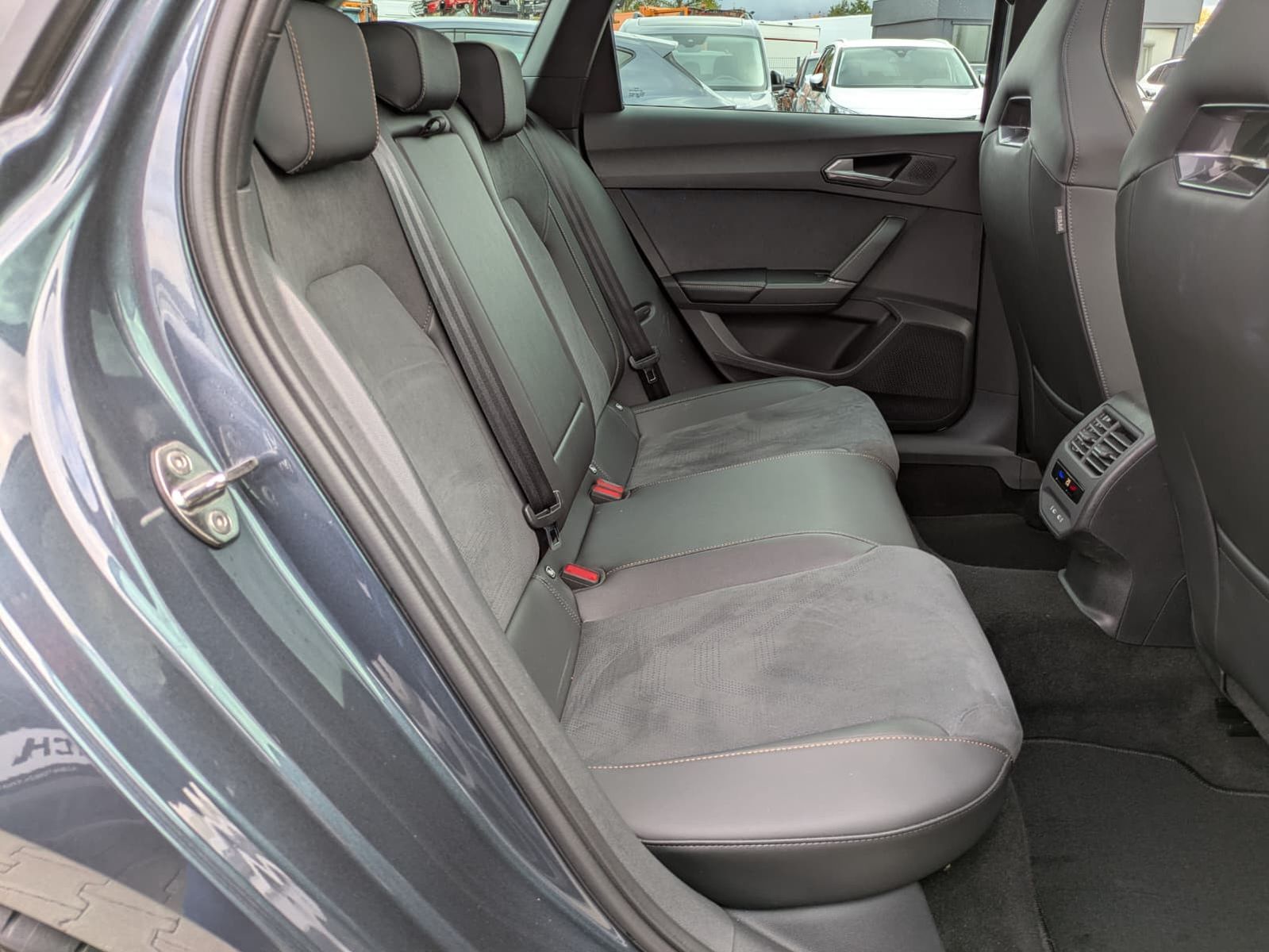 Fahrzeugabbildung CUPRA Leon 1.5 eTSI MATRIX*PANO*ALCAN.*AHK*SENN*Drive2