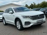 Volkswagen Touareg Atmosphere Innovision 4M AHK*PANO*LUFT* - Volkswagen Touareg: Weiß