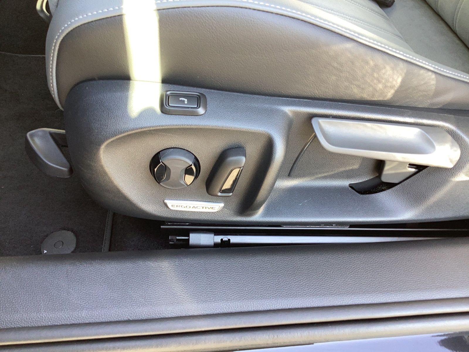 Fahrzeugabbildung Volkswagen Passat TDI Business LED AHK Navi AID ACC RFK SH