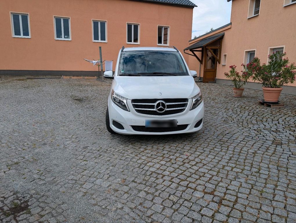 Image of Mercedes-Benz V 220