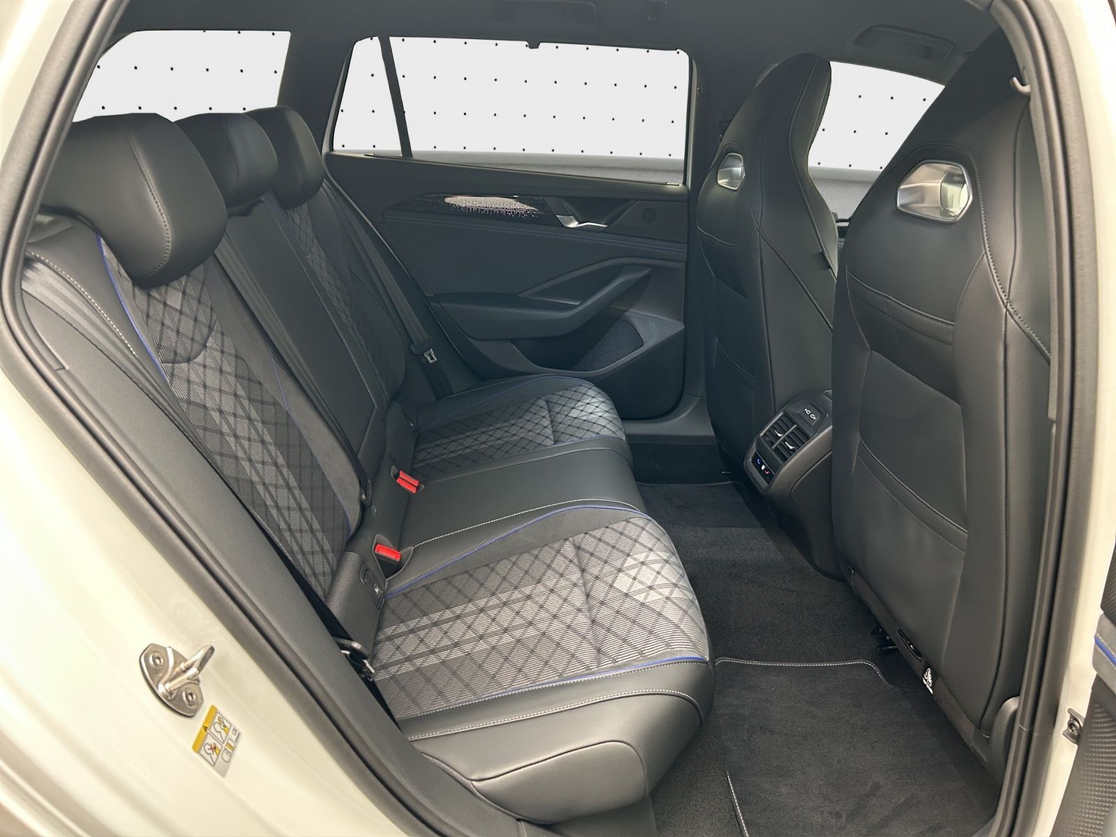 Volkswagen Passat - Bild 19