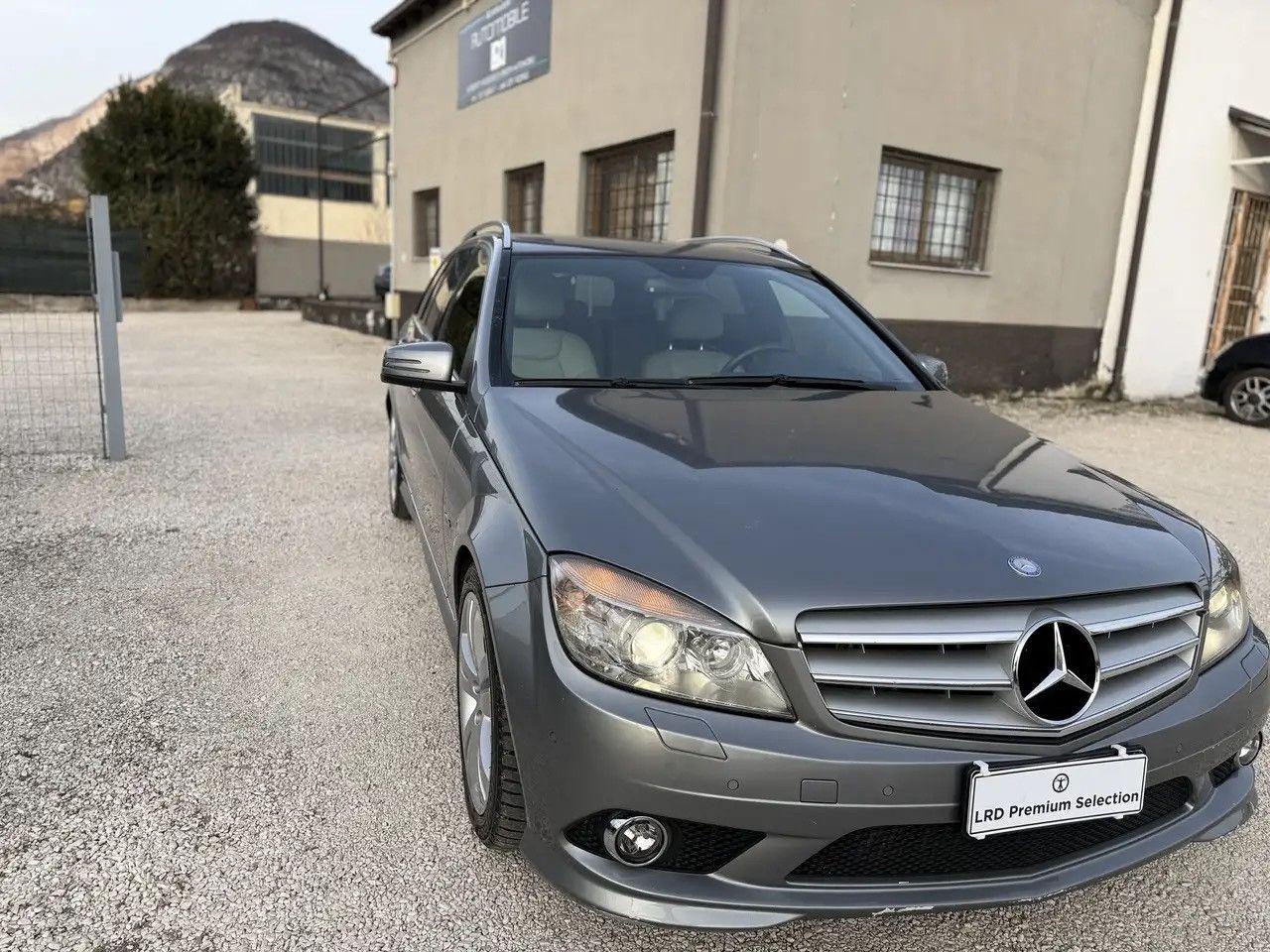 Mercedes-Benz C350 2008 — rear view