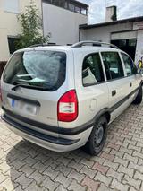 Opel Zafira A (T98) 2.0 DTI 101 PS  7-Sitzer - Opel Zafira aus 2003 mit Diesel-Antrieb