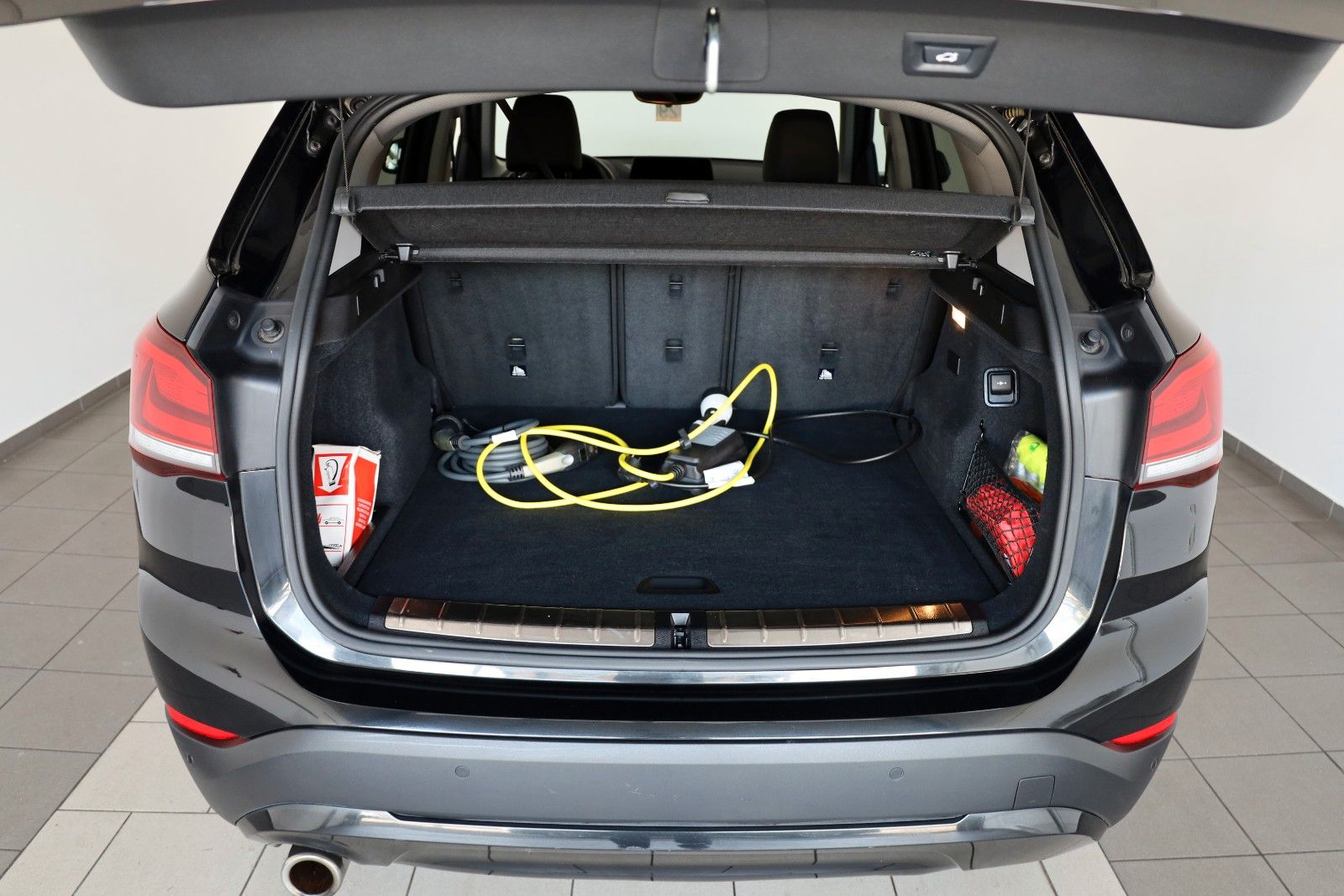 Fahrzeugabbildung BMW X1 xDrive25e Advantage,Leder,Navi,LED,Kamera,HUD