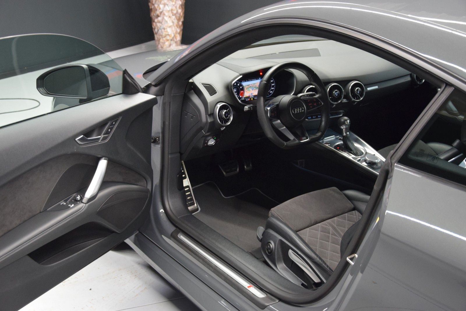 Fahrzeugabbildung Audi TT Coupe 2.0 TFSI quattro competition *No OPF*