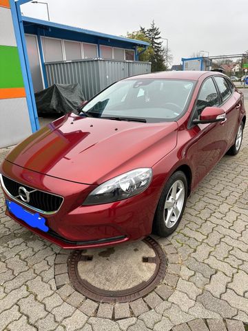 Volvo V40 D2