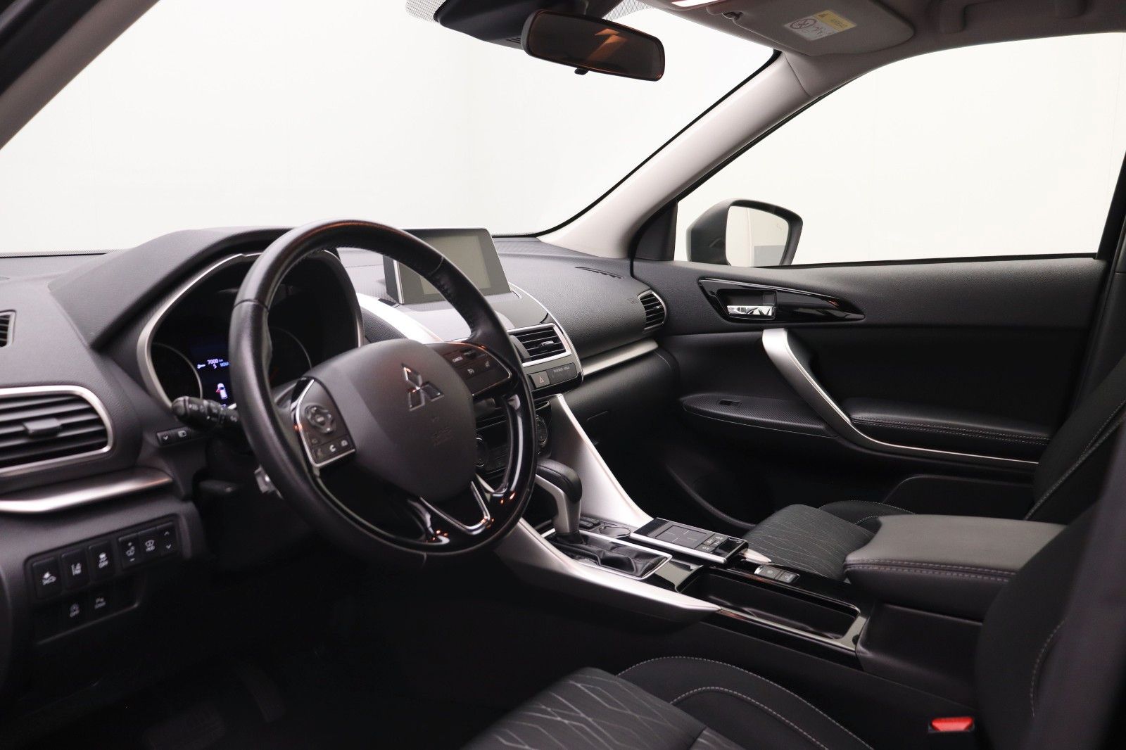 Fahrzeugabbildung Mitsubishi Eclipse Cross 1.5 Intro Edition AHK 360° LED