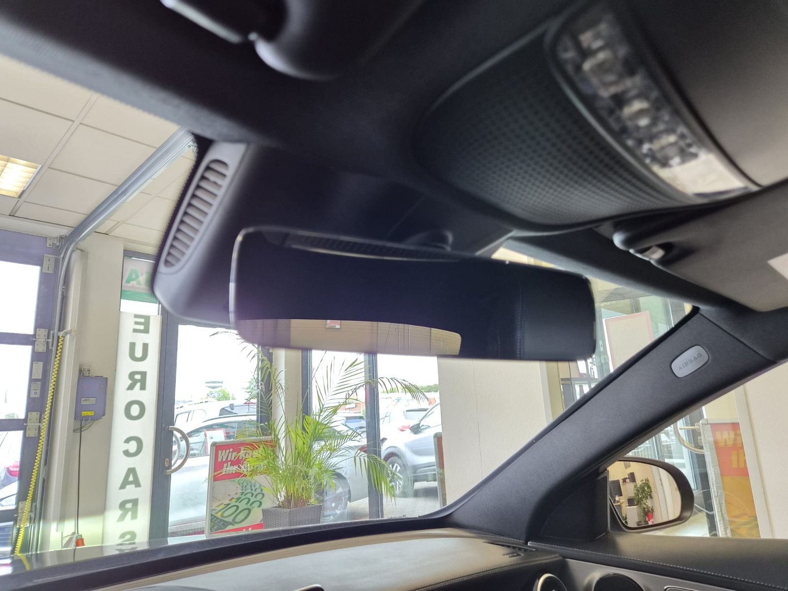 Fahrzeugabbildung Mercedes-Benz C 300 e Limousine/HIGH PERF. / KAMERA / AMG