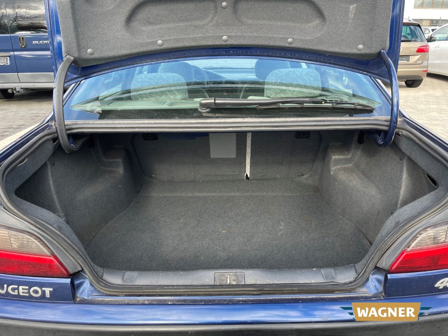 Fahrzeugabbildung Peugeot 406 SR Klimaanlage Servolenkung Motorschaden