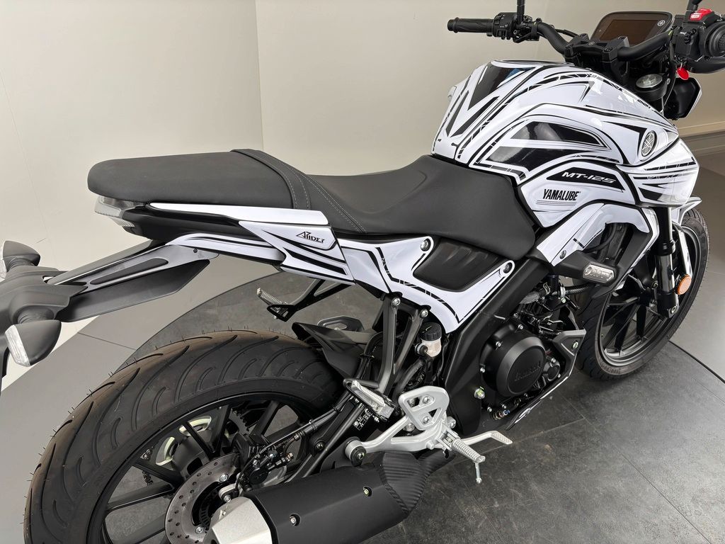 Fahrzeugabbildung Yamaha MT-125 *HERBST DEALS*YAMAHA RIDER FOLIERUNG