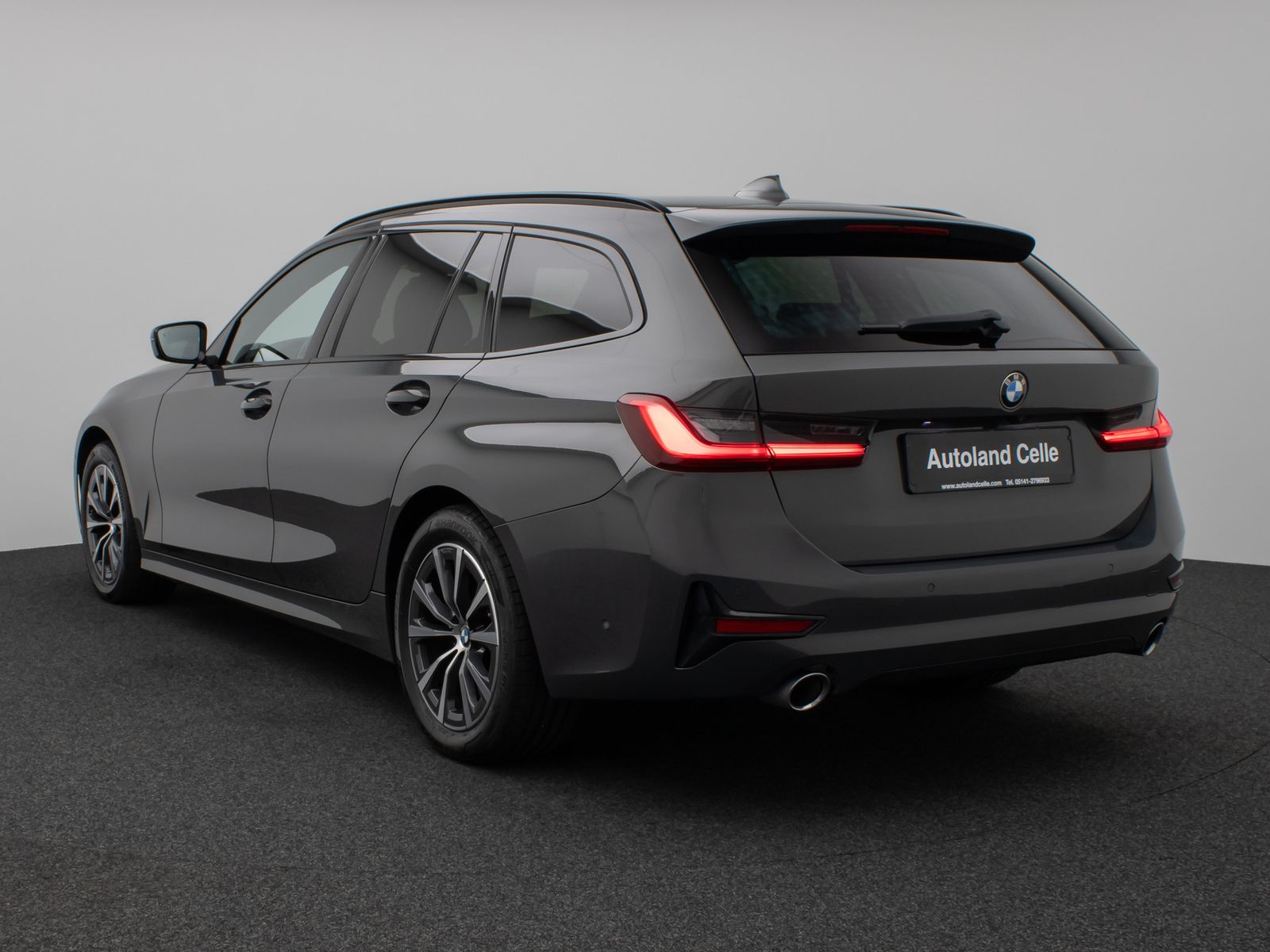 Fahrzeugabbildung BMW 320d xD Sport Line Panorama Laser Kamera HUD DAB