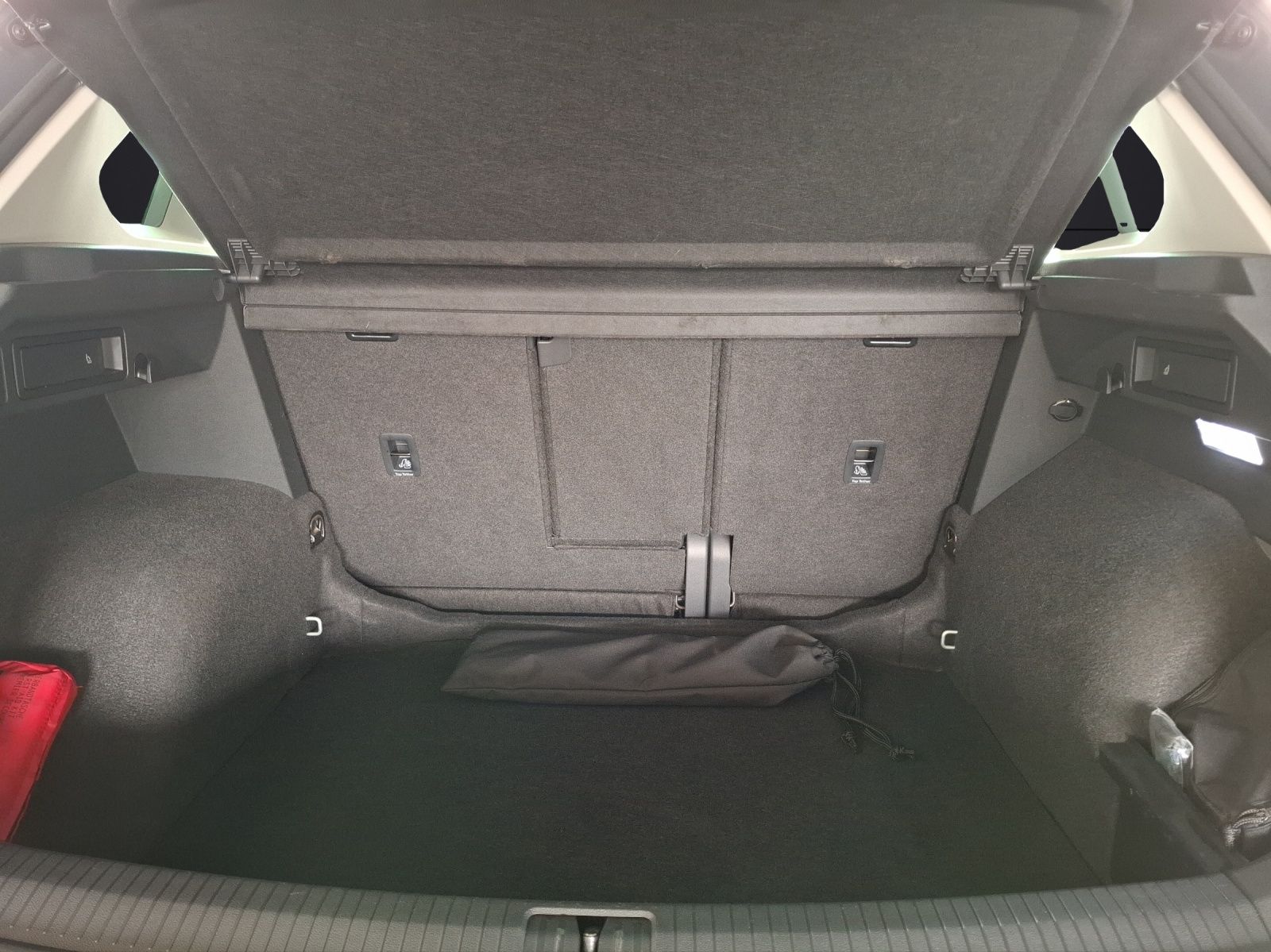 Fahrzeugabbildung Volkswagen Tiguan TDI Active LED Navi ACC Beifahrers. klapp