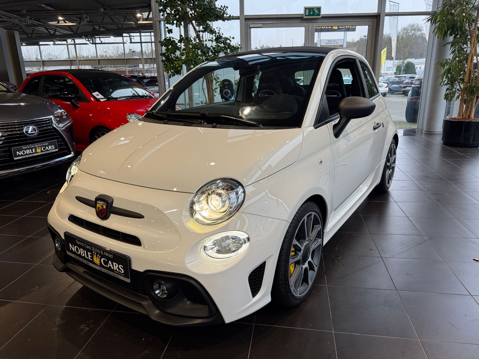 Fahrzeugabbildung Abarth 695C Turismo BEATS NAV DAB LEDER PDC ALU