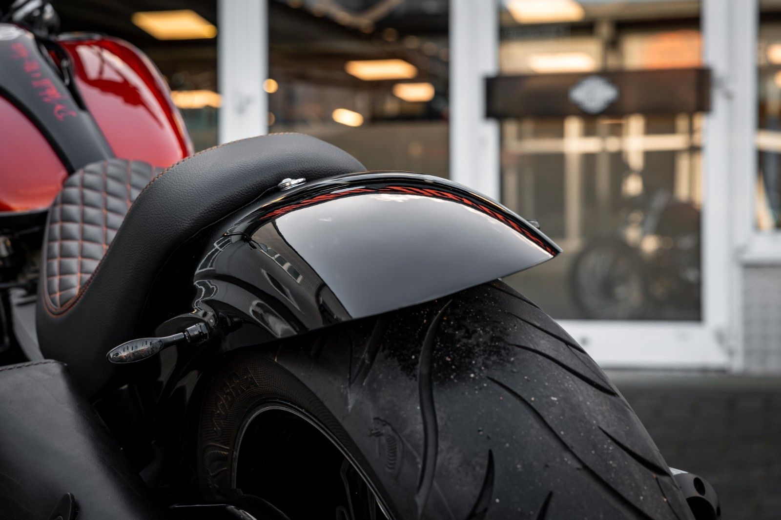 Fahrzeugabbildung Harley-Davidson FXS Softail Blackline - Jekill&Hyde-Custom Umbau