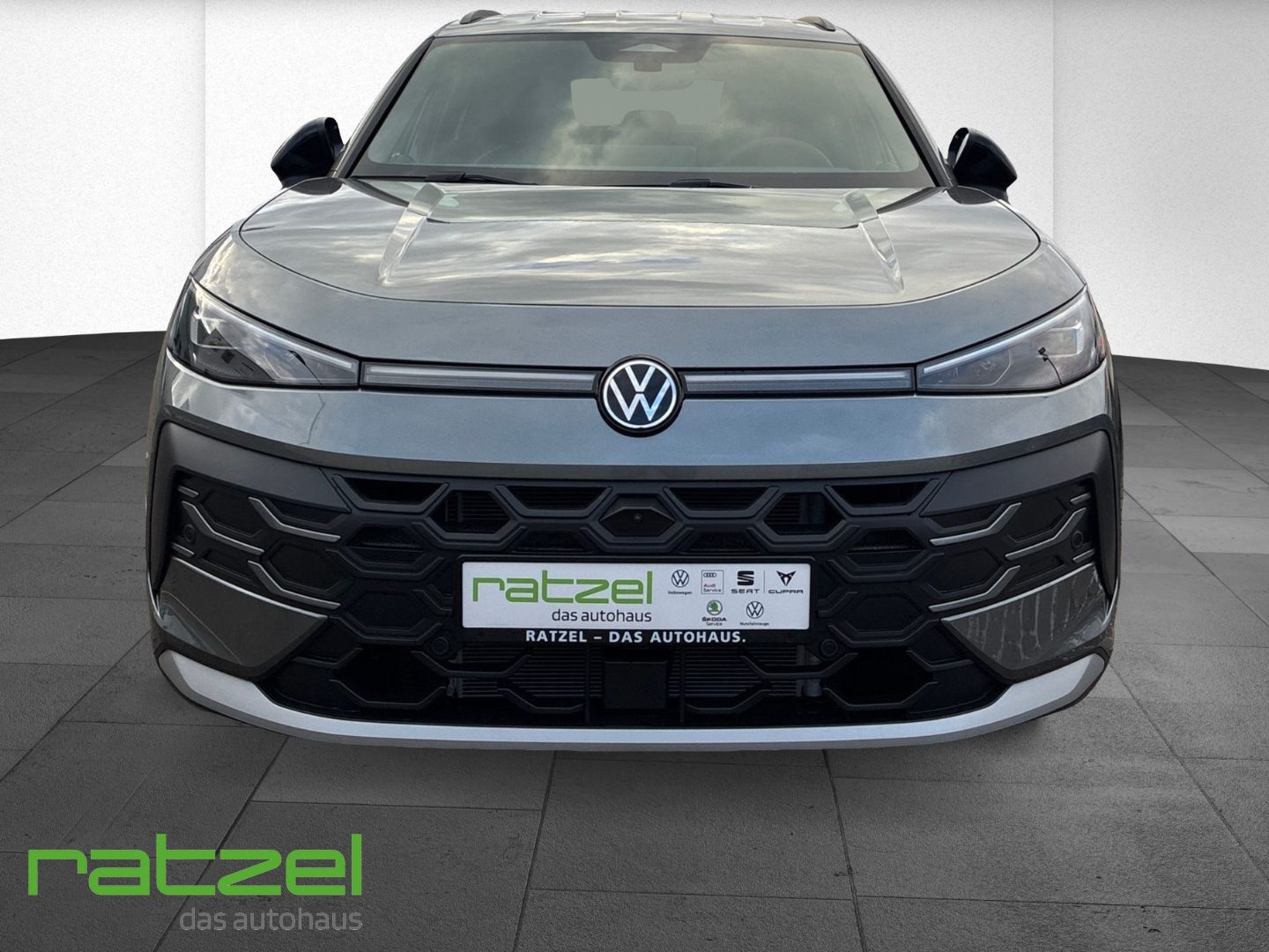 Fahrzeugabbildung Volkswagen T-Roc STYLE 1.5 eTSI AHK+IQ.Light+360°Kam.+PDC