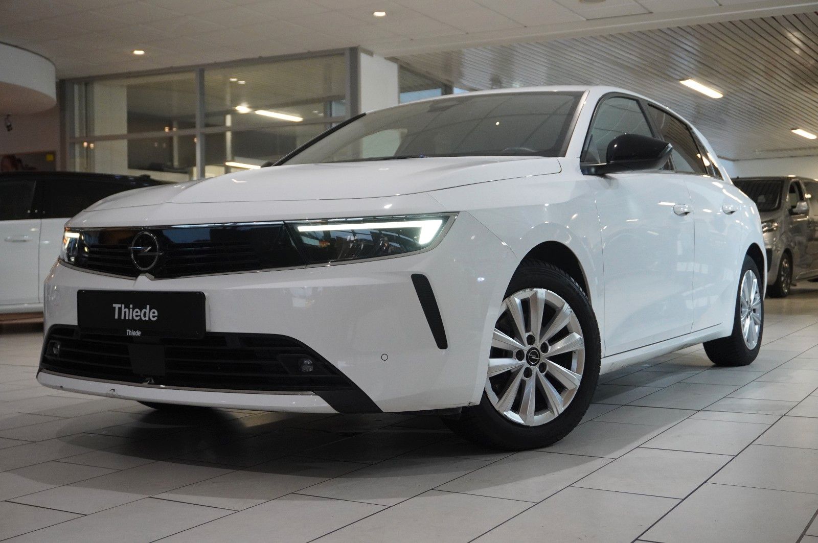 Fahrzeugabbildung Opel Astra L Lim. 1.2T ELEGANCE NAVI/LED/KAMERA/SPORT