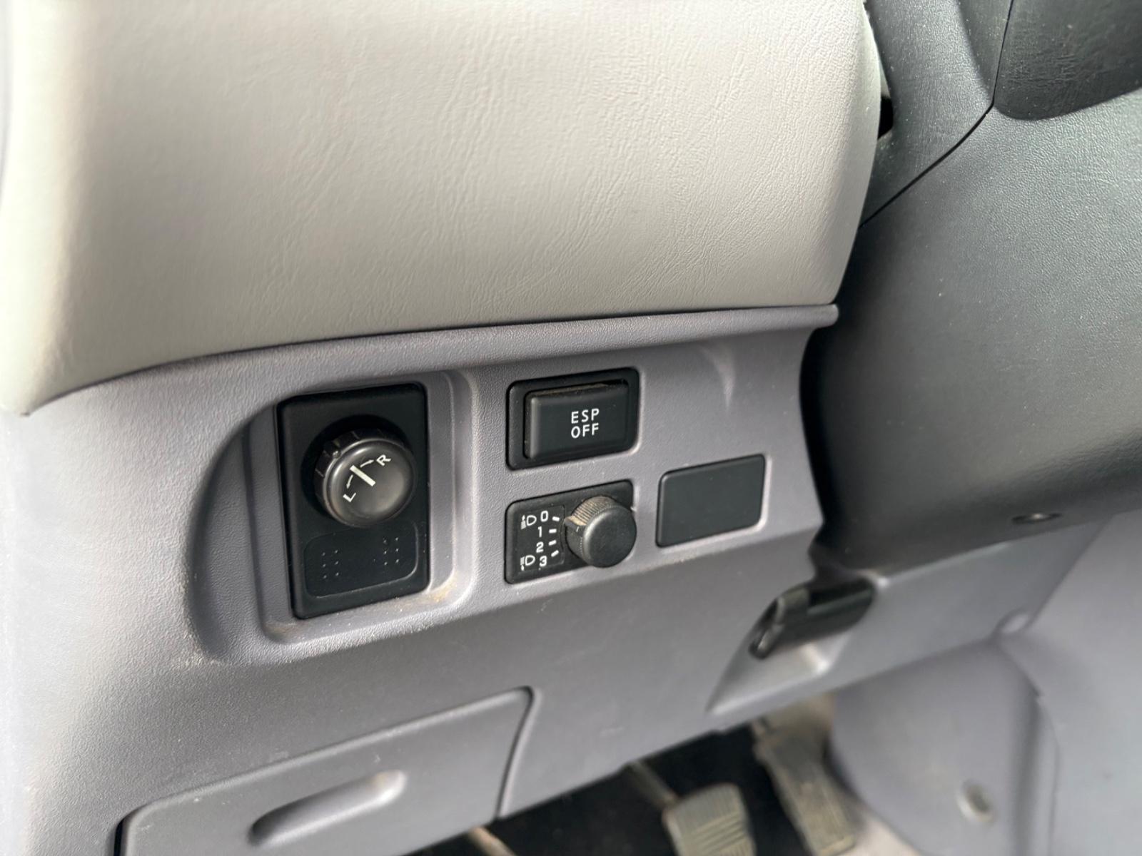 Nissan Almera 2005 — photo 21