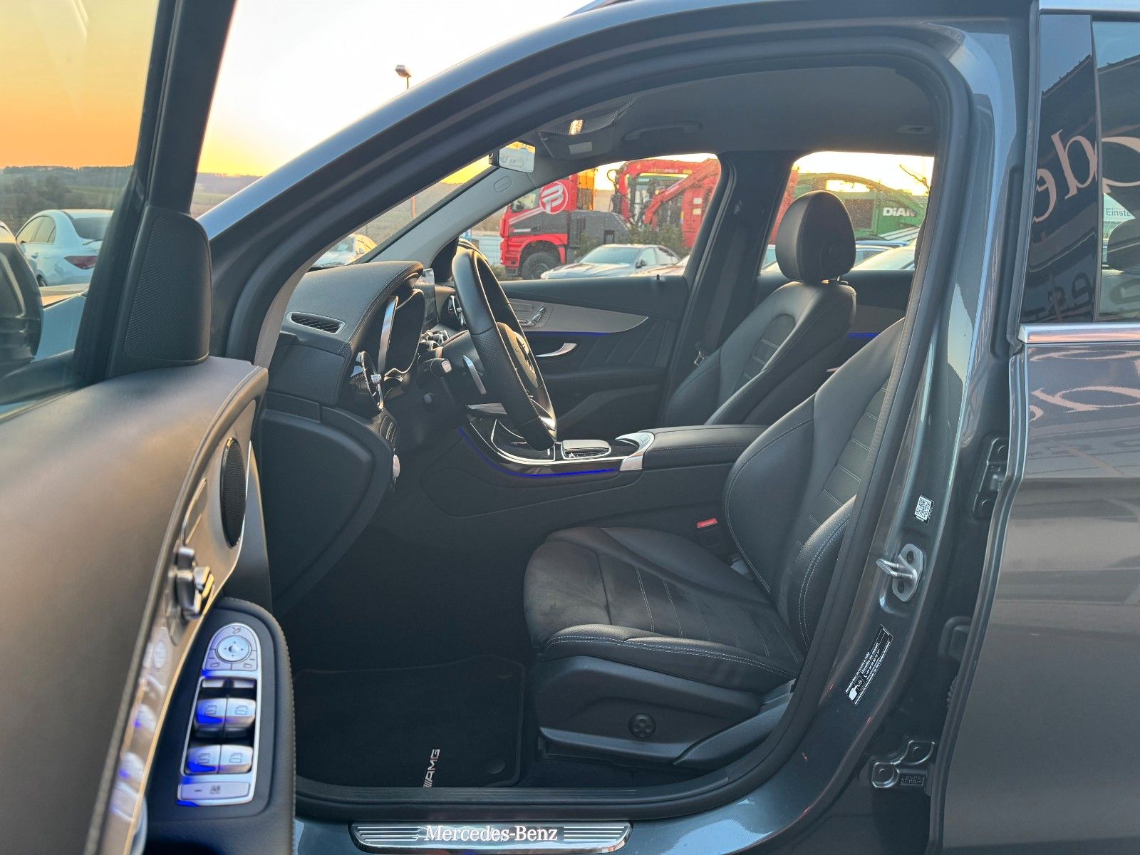 Fahrzeugabbildung Mercedes-Benz GLC 300 4M AMG Distr+360°+Memory+Ambiente+Carpla