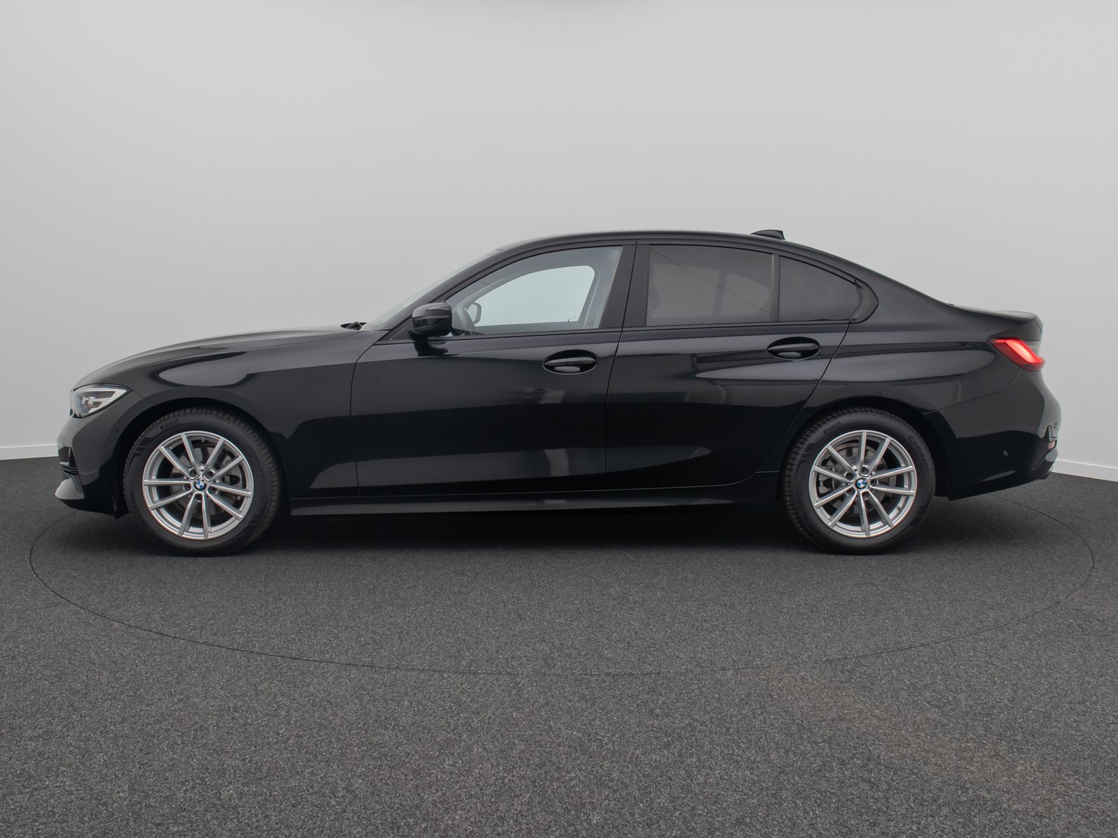 Fahrzeugabbildung BMW 320d Kamera DAB HiFi Stop&Go Fernlichtassist LED