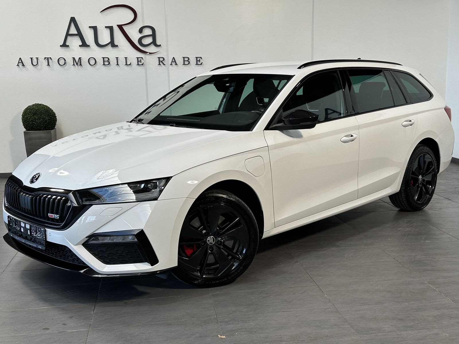 Fahrzeugabbildung SKODA Octavia Combi 1.4 TSI DSG RS iV NAV+LED+VCOCK+PP