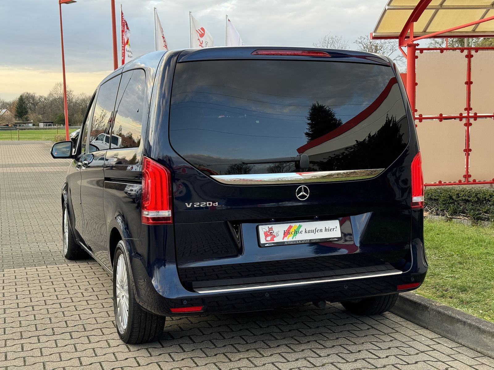Fahrzeugabbildung Mercedes-Benz V 220 d EDITION/LED/Navi/DAB/Cam/Spur/Side/AHK/