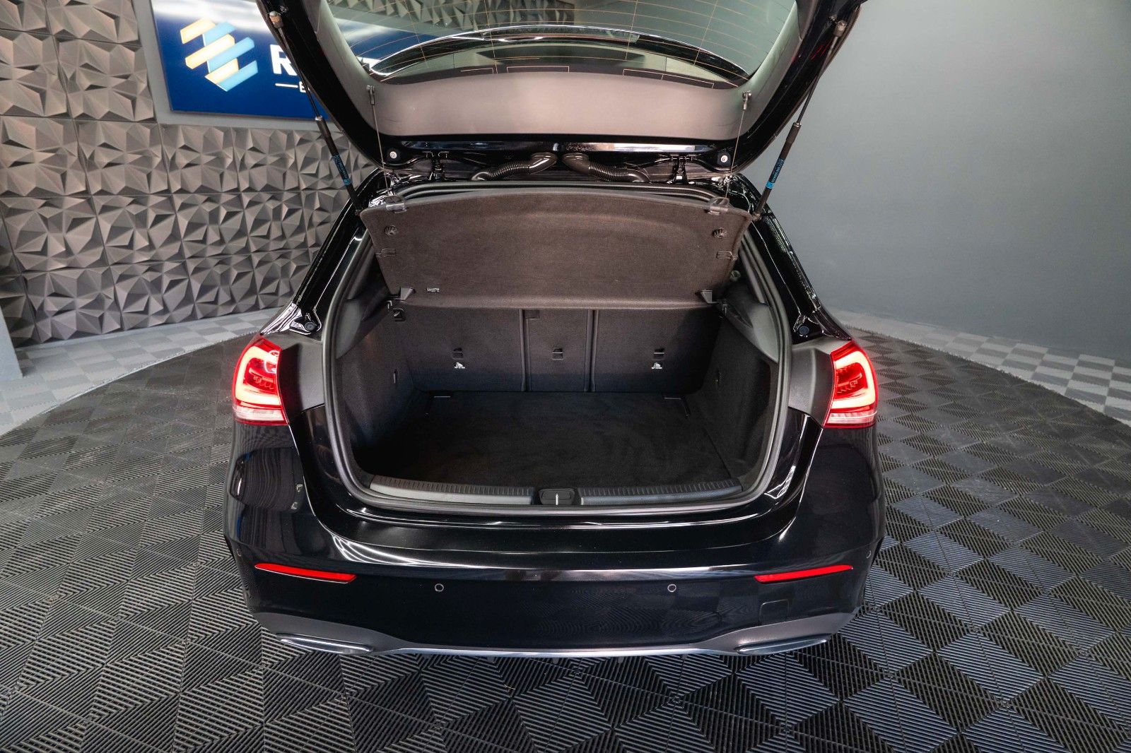 Fahrzeugabbildung Mercedes-Benz A 200 AMG Line *LED*Virtual Cockpit*CarPlay*
