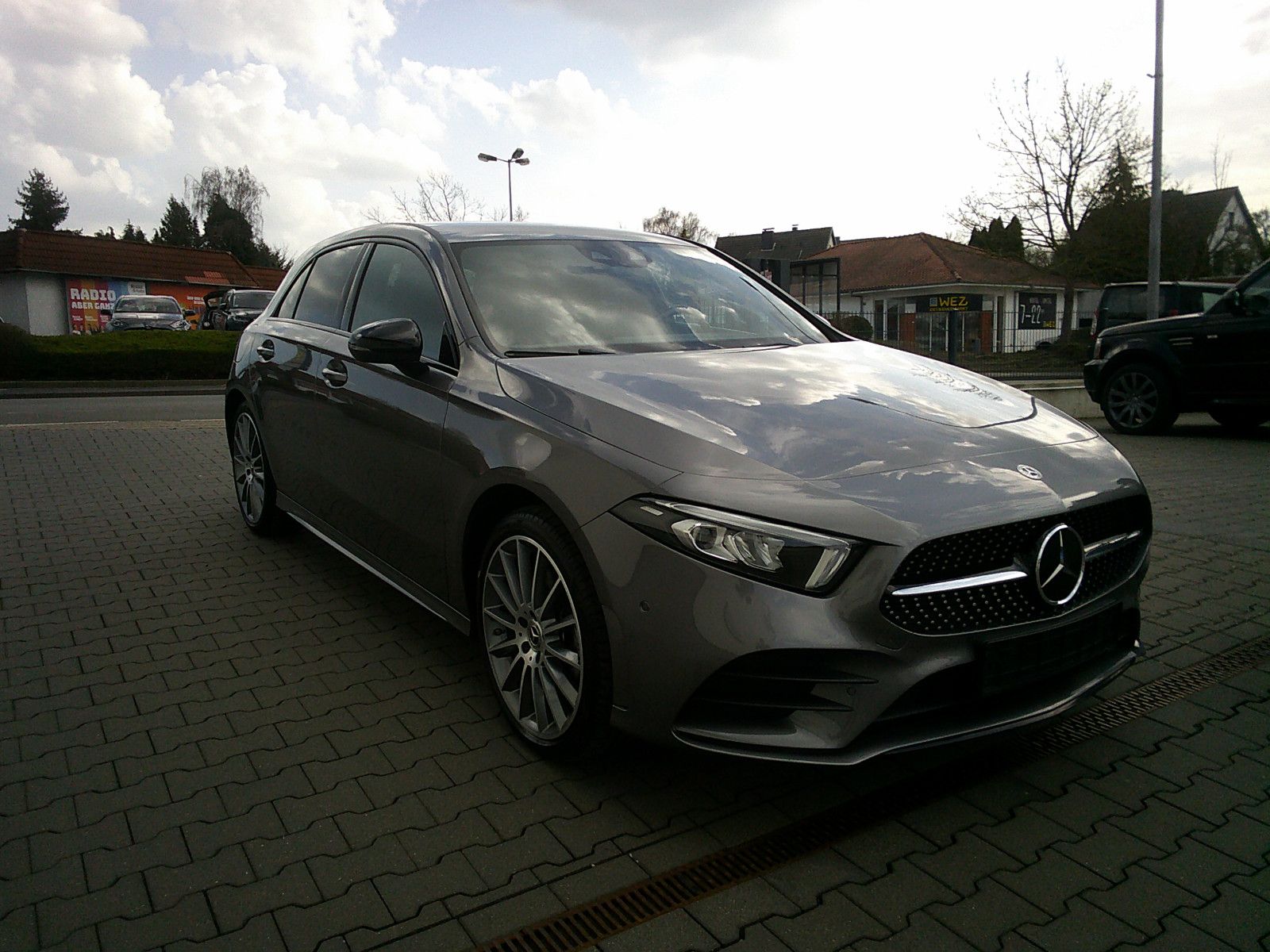 Fahrzeugabbildung Mercedes-Benz A 250 e AMG / Night-Paket