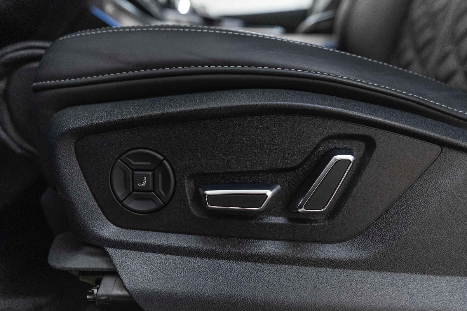 Fahrzeugabbildung Audi SQ7 4.0 TDI quattro HUD LED BOSE 3D MASSAGE LUFT