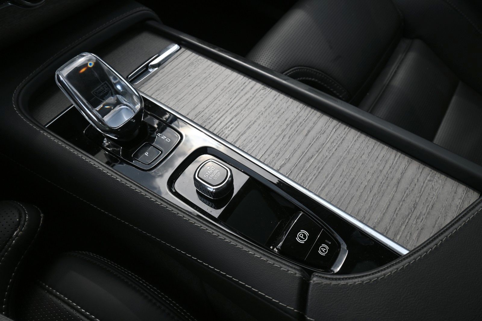 Fahrzeugabbildung Volvo XC90 B5 D AWD Ultimate Bright*STHZ*LUFT*360°*AHK