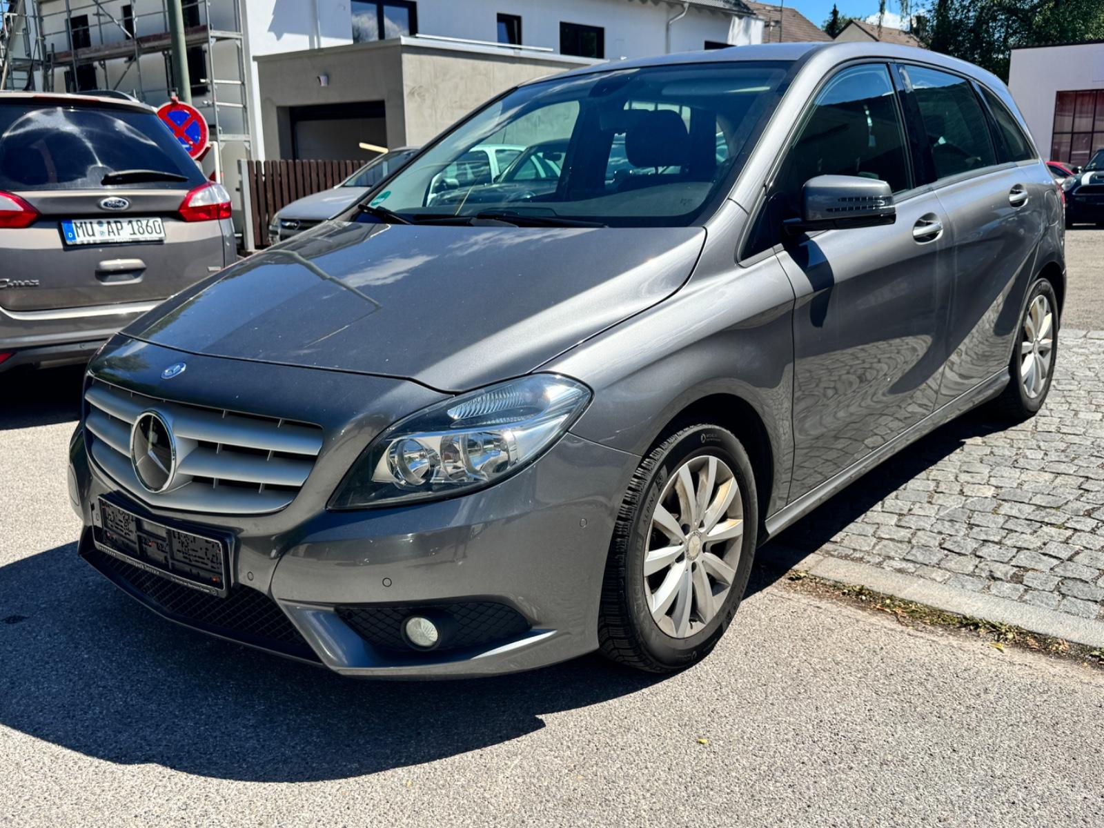 Mercedes-Benz B 180 ° Navi