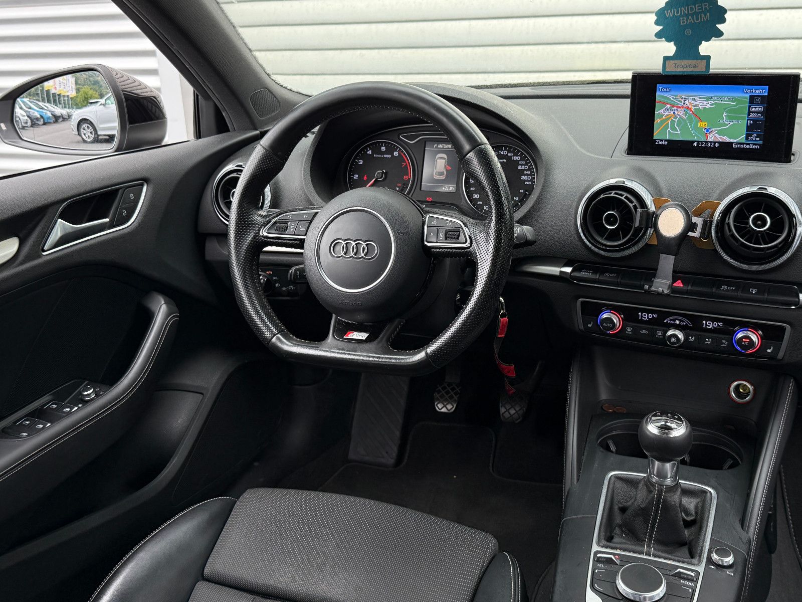 Fahrzeugabbildung Audi A3 Sportback S-Line Navi SHZ PDC Xenon Tempomat