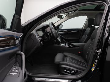 Fahrzeugabbildung BMW 530e xD Tour Luxury Line ACC HUD Pano Laser 360°