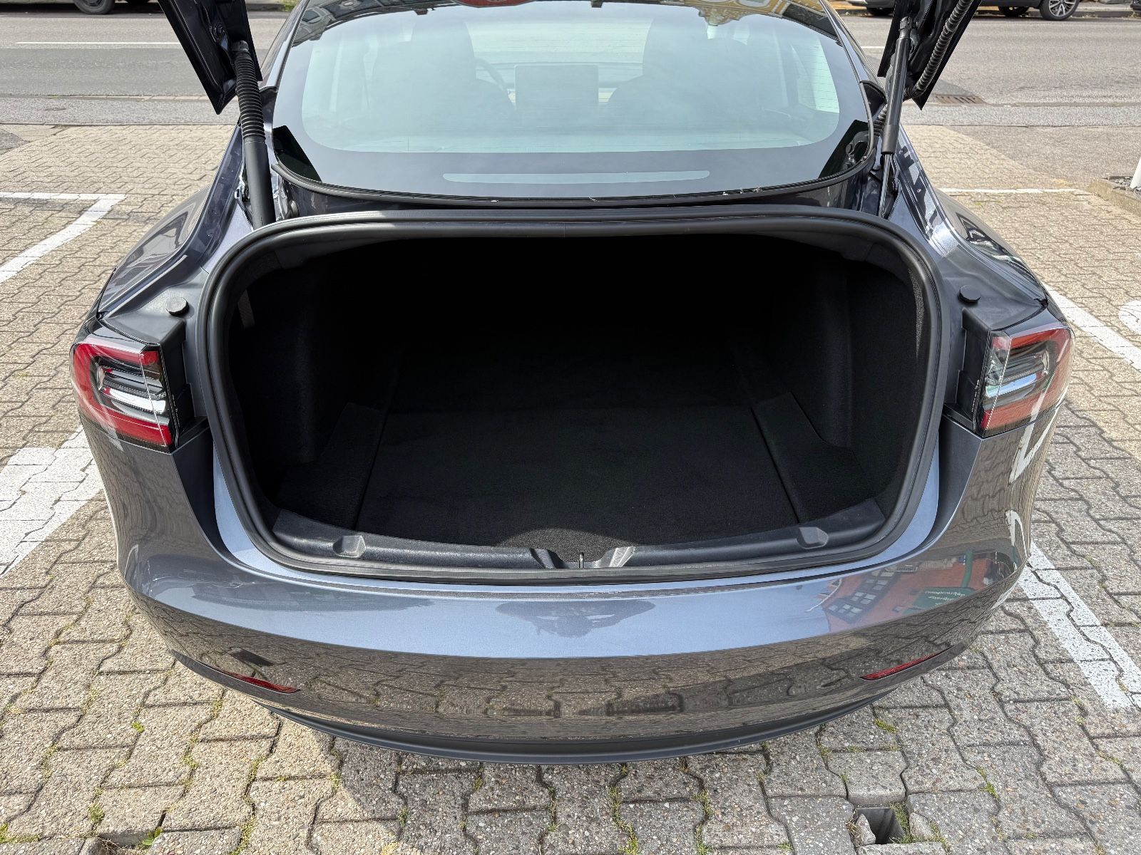 Fahrzeugabbildung Tesla Model 3 Long Range Dual AWD FACELIFT 1-HAND TOP