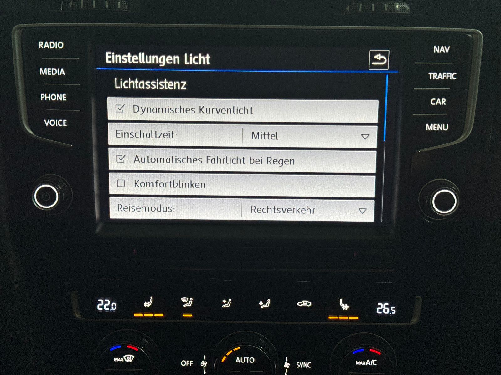 Fahrzeugabbildung Volkswagen Golf VII GTD DCC LED 1.HAND VW SCHECKHEFT EURO 6