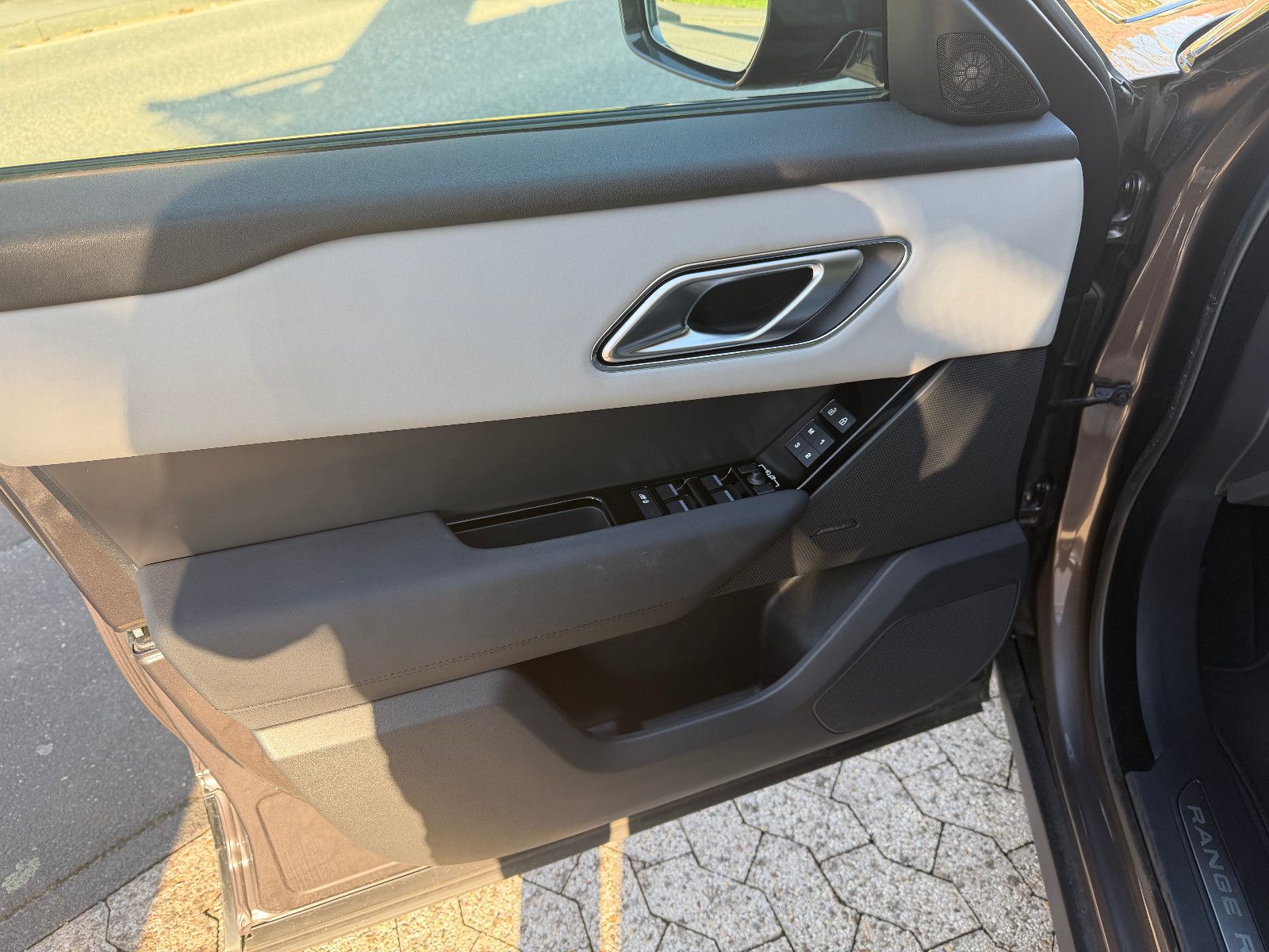 Fahrzeugabbildung Land Rover Range Rover Velar D300/R-DYNAMIC/MERIDIAN/PANO