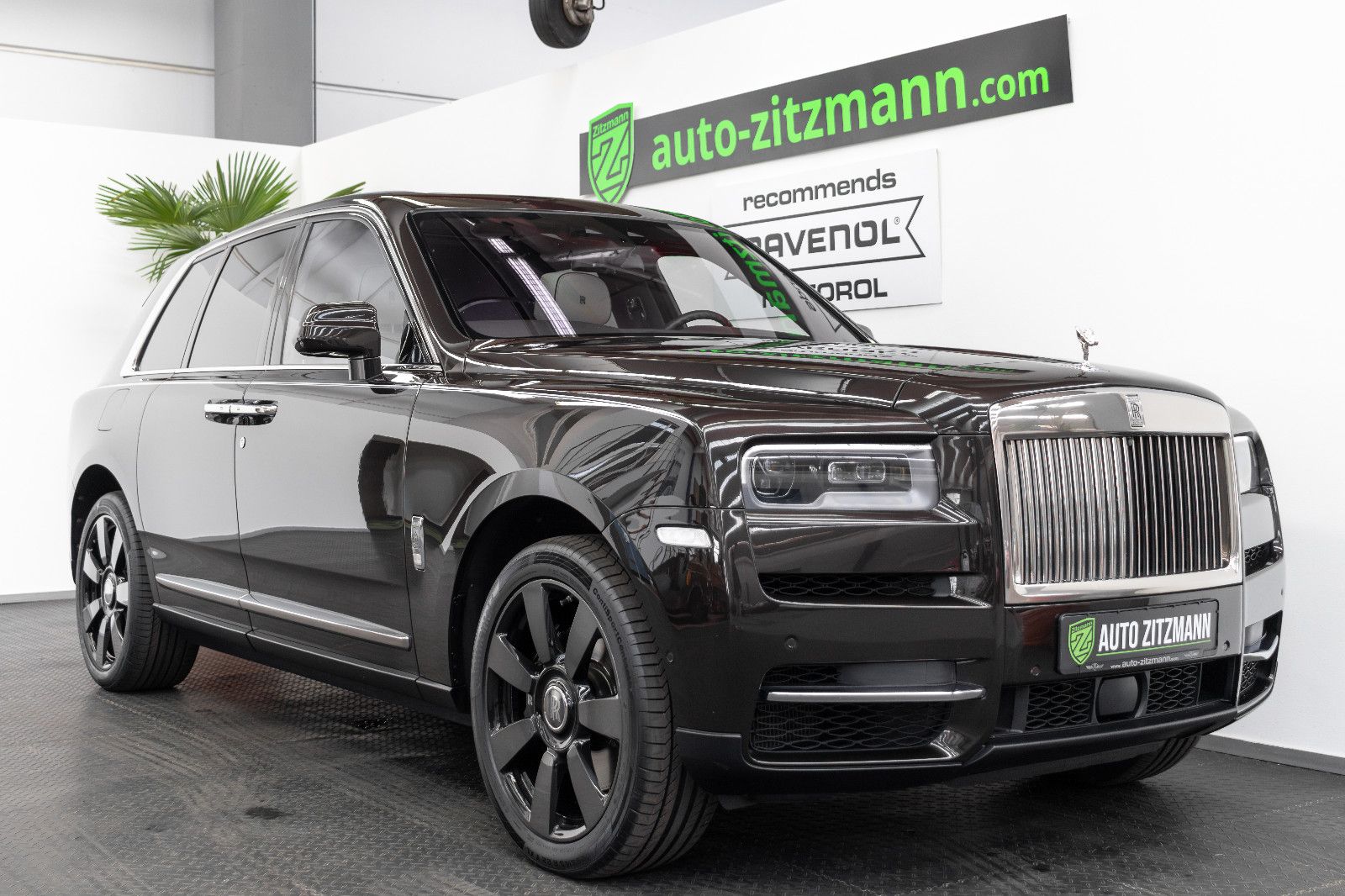 Fahrzeugabbildung Rolls-Royce Cullinan/4-SEATS/PANO/BELÜFTUNG/TV/BESPOKE/NIGHT