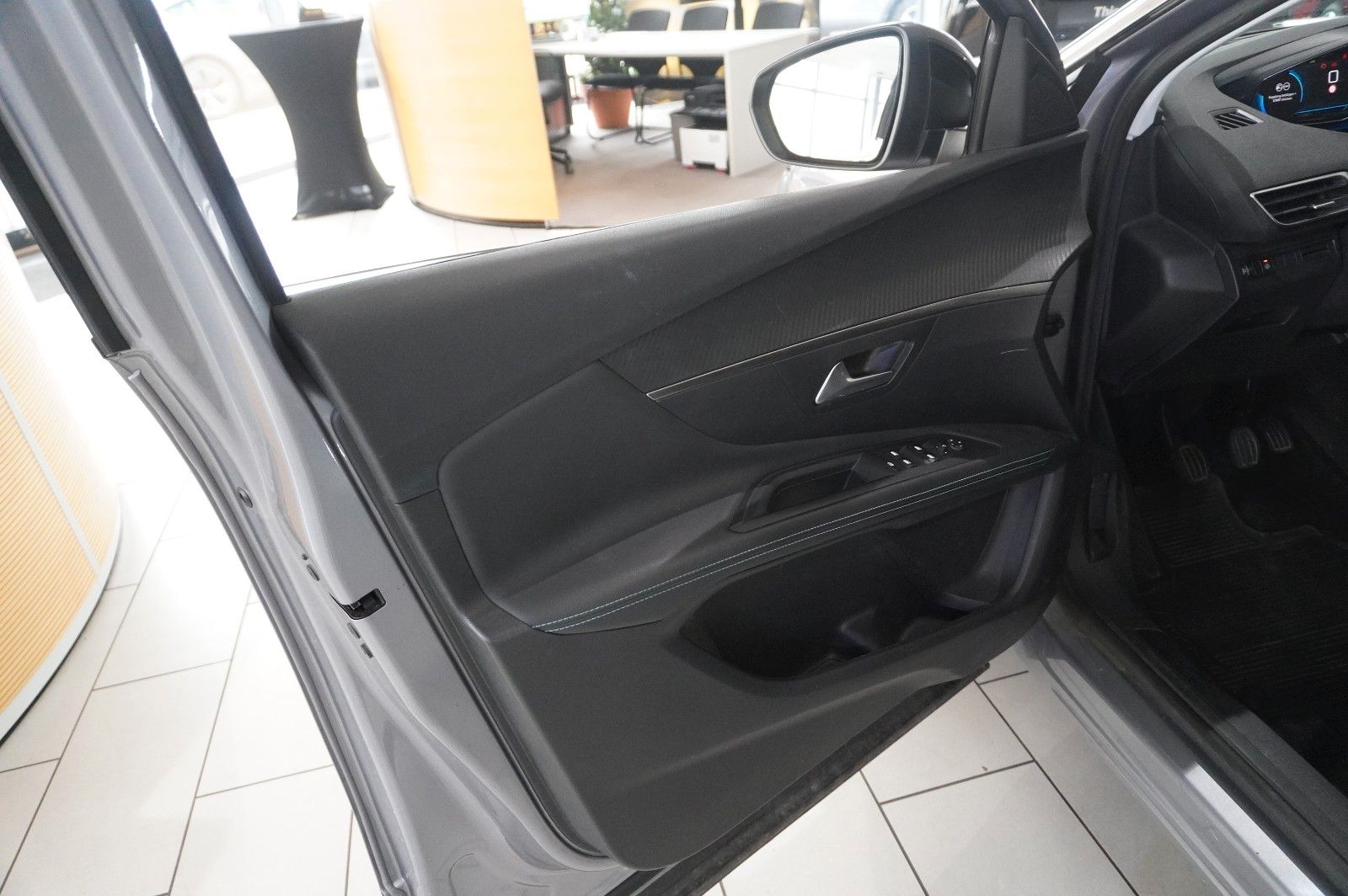 Fahrzeugabbildung Peugeot 3008 1.5D ALLURE NAVI/LED/KAMERA/SPORT/VIRTU/AHK